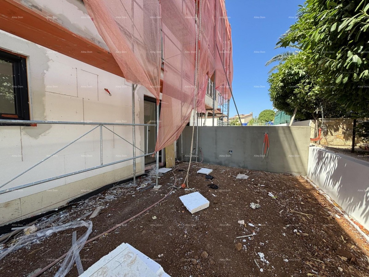 PREMANTURA - prostrani stan z bazenom, 500 m do mora  (102) 8