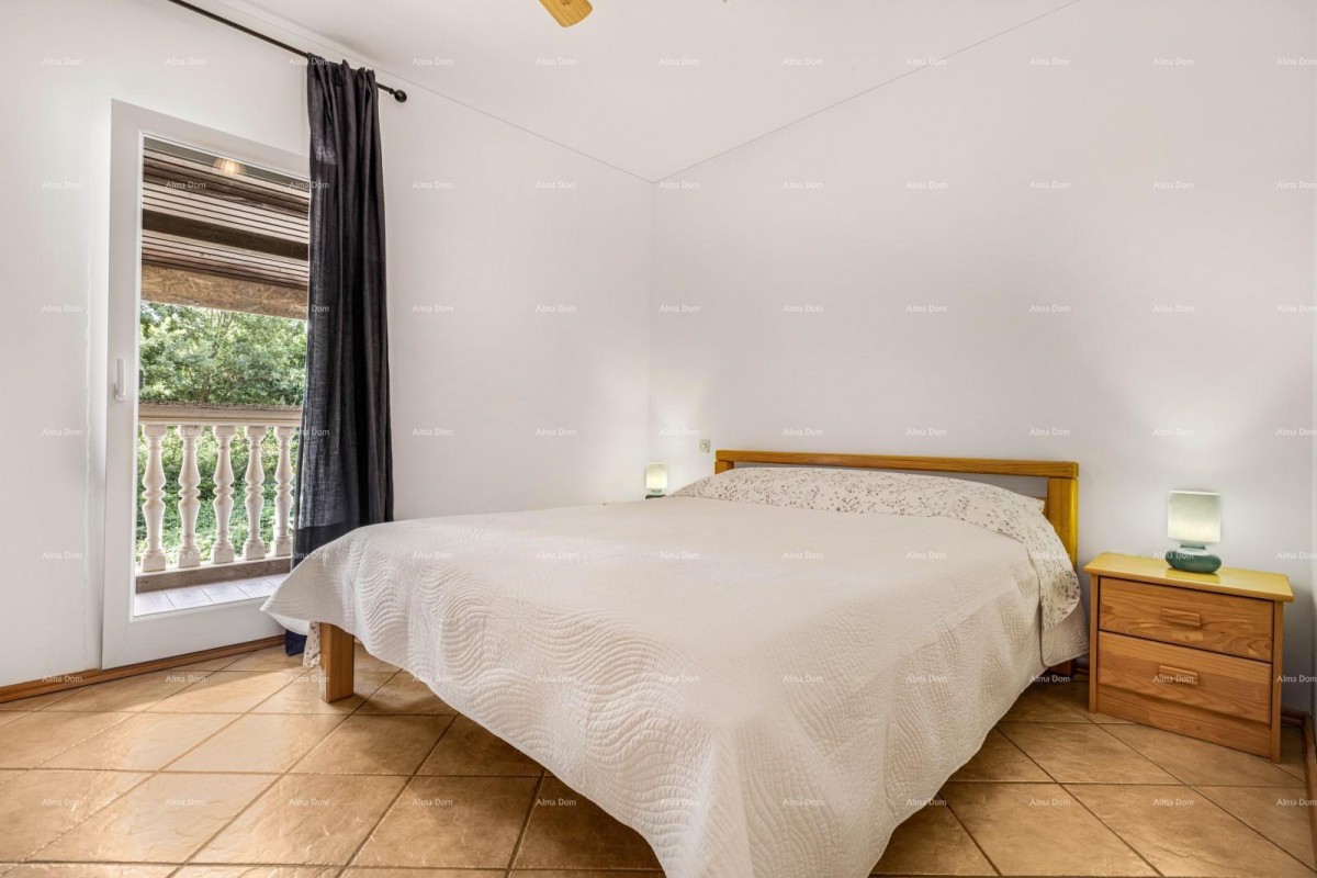 Vendita di due case collegate a Pomer 37