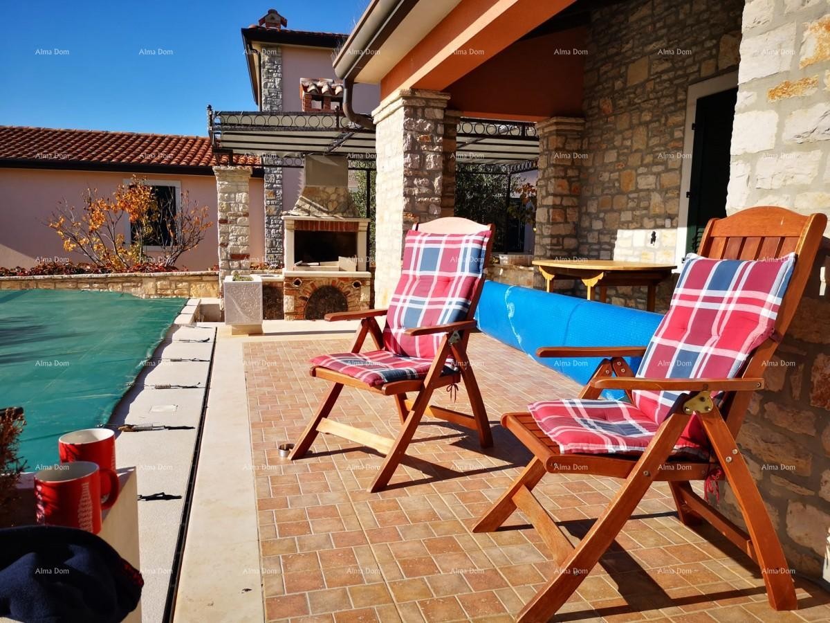 Beautiful house with large pool 9