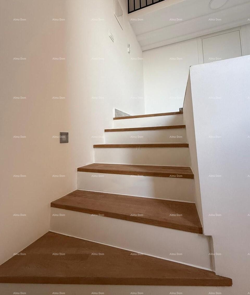 ПОРЕЧ, Реновированный каменный дом с видом на море 11