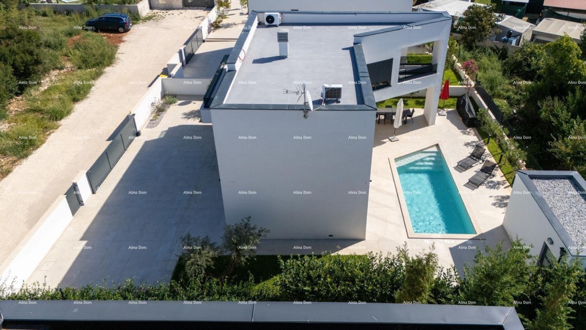 Savršena obiteljska kuća s bazenom u Banjolama, blizu plaže i prirode 3