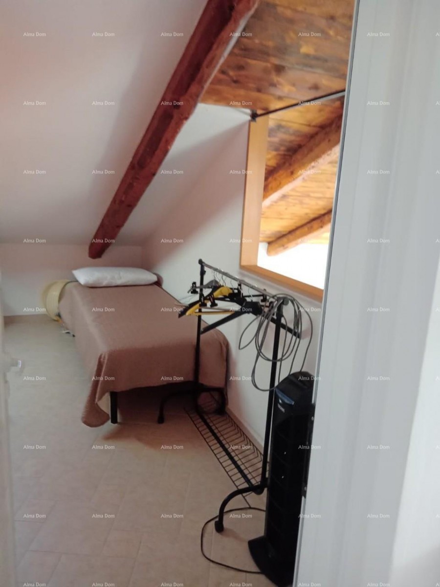 Proximity to the city of Umag. Duplex house for sale, 123.65 m² right on the seafront, 10 meters from the sea. 9