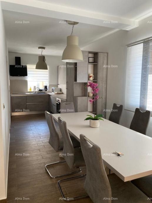 For sale: House, 200 m²,  Raša 2