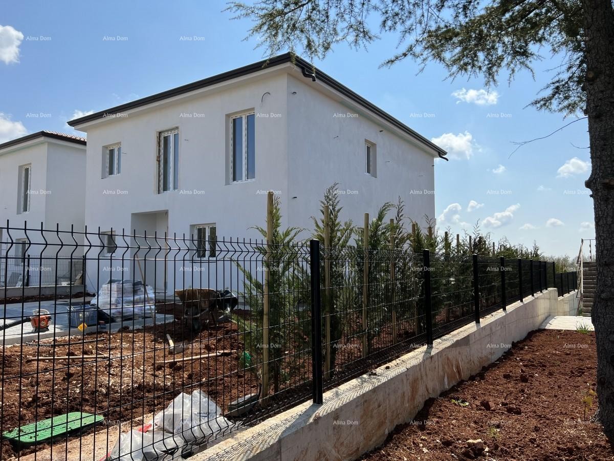 New house with a pool, modernly furnished. 7 km to the center of Poreč. 3