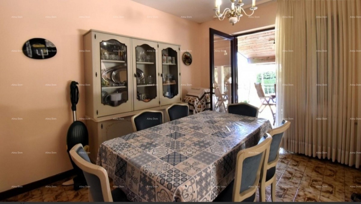 Poreč, Casa con appartamenti di 330m² con piscina 10