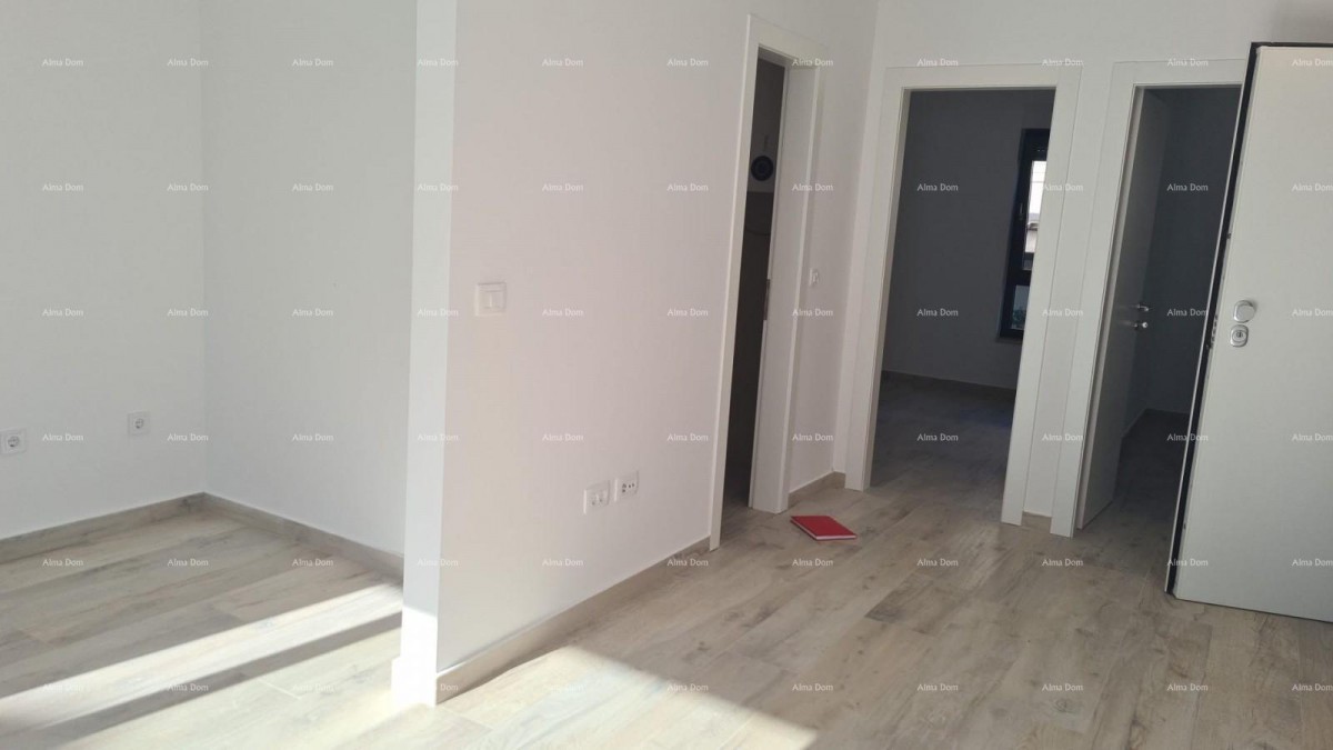 Modern apartment in block B with two parking spaces, close to Umag! S1 9