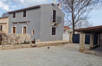 In vendita casa con piscina e giardino – tranquillo villaggio vicino a Barbana