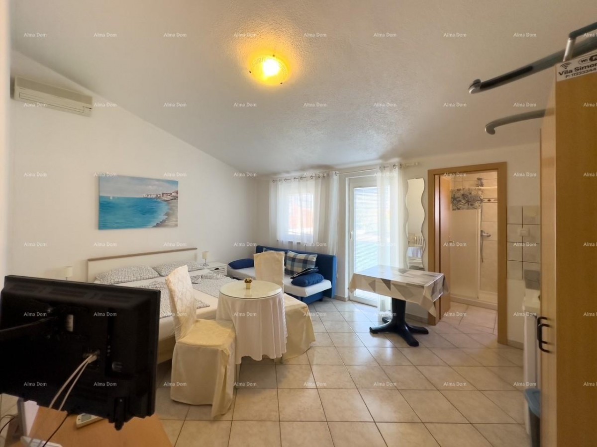 МЕДУЛИН! Студия-апартамент на втором этаже многоквартирного дома. 2