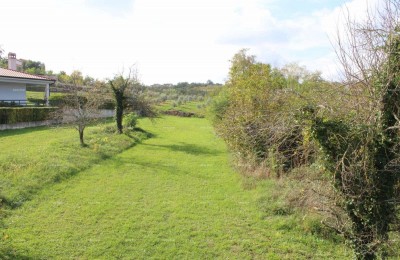 Pazin, family estate with two residential units and a large yard