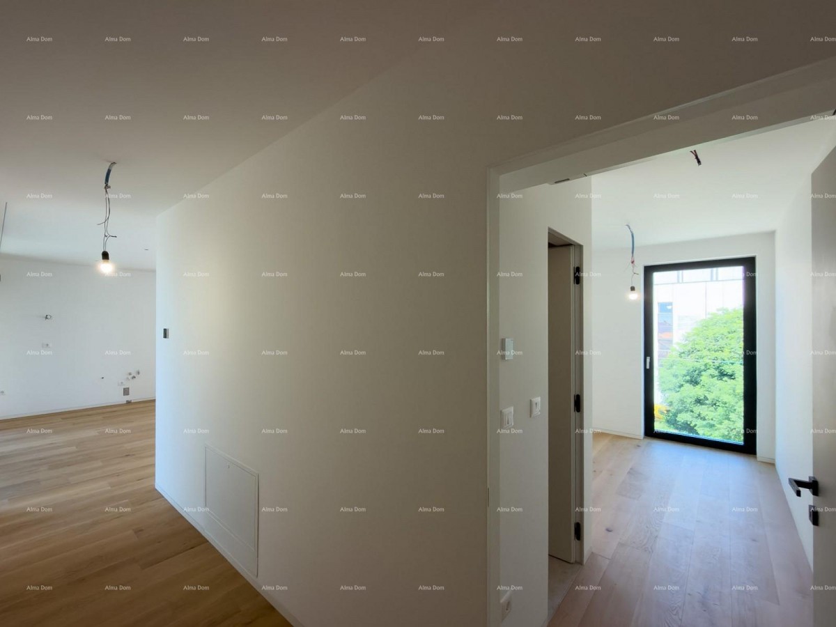 Sale of apartments in a residential-commercial building with a sea view, center of Umag! / S9a 10