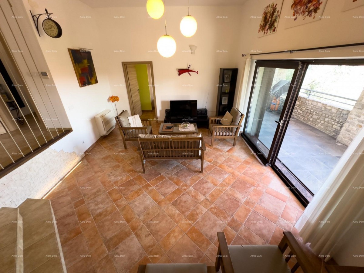 Bellissima casa con piscina a Pola, ideale per famiglie o investimento. 17