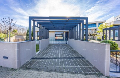 Prvi red do morja! Luksuzna hiša v Umagu, 300 m od morja - popolna za družino z modernimi vsebinami