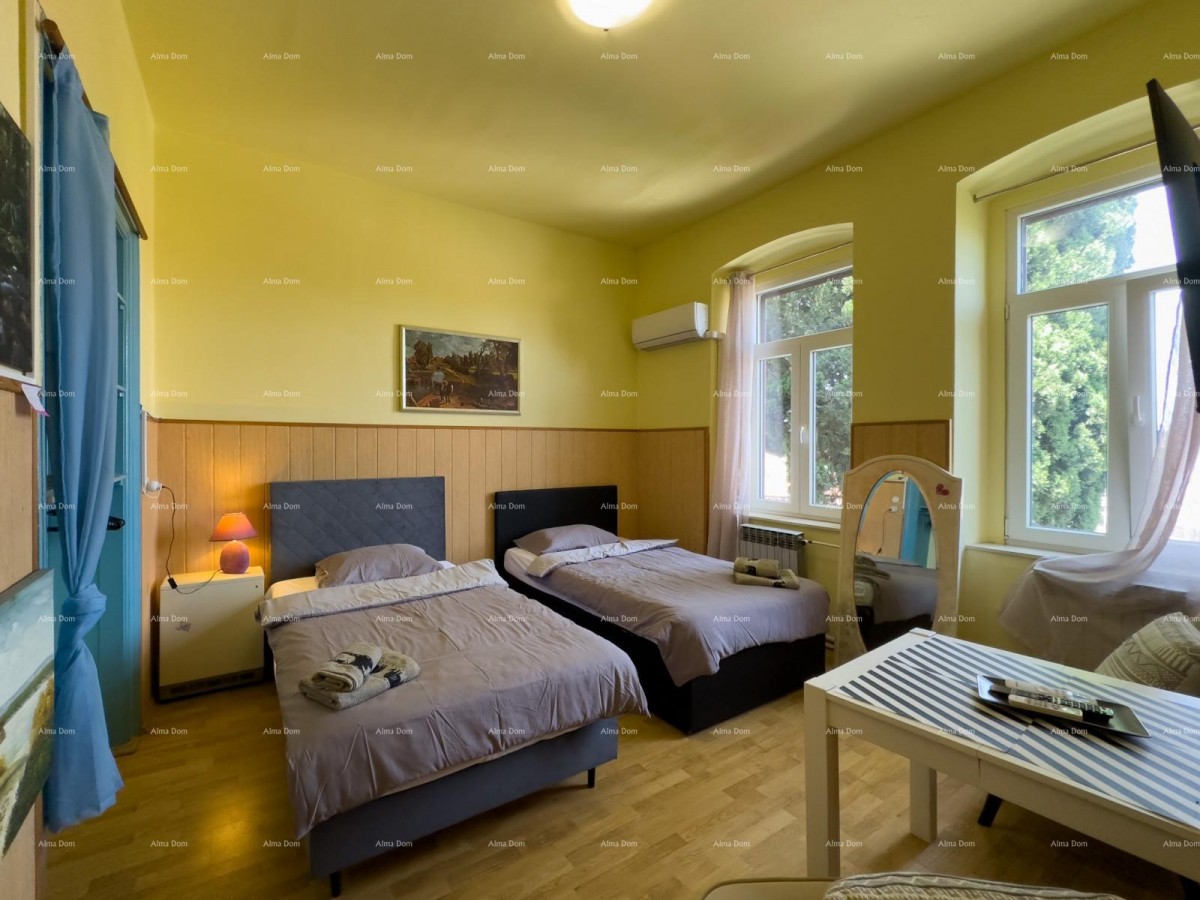 Sale of an apartment in the center with 4 residential units, Pula! 36