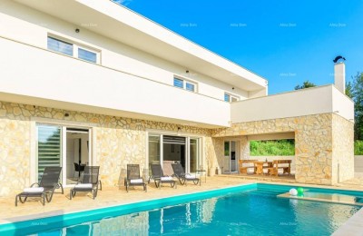 Prodaje se prekrasna i moderna villa sa bazenom u malom istarskom selu