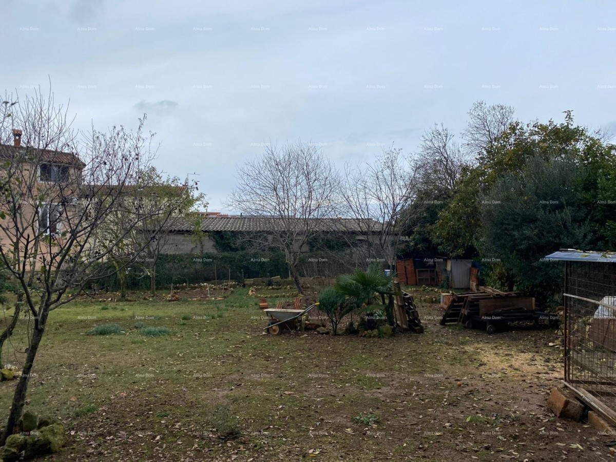 Vendita di una casa bifamiliare con annesso (casa più piccola) e terreno, Pola! 11