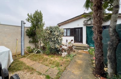 Prodaja kuće, udaljena 50 m od mora, Umag!