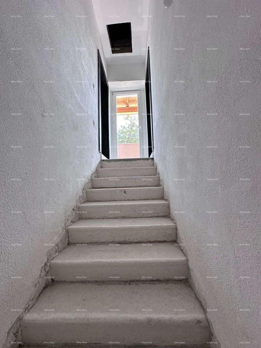 Prodaja fantastične hiše s tremi stanovi v Medulinu! 30