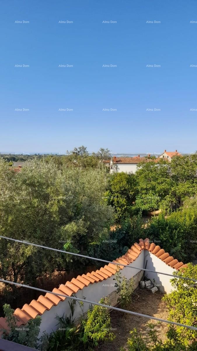 Prodaja, Ližnjan , kuća u nizu sa tri apartmana. 6
