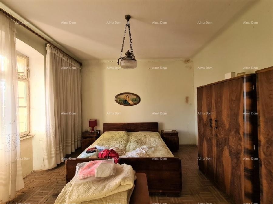 Продается старый истарский каменный дом с видом на Грожнян. 12