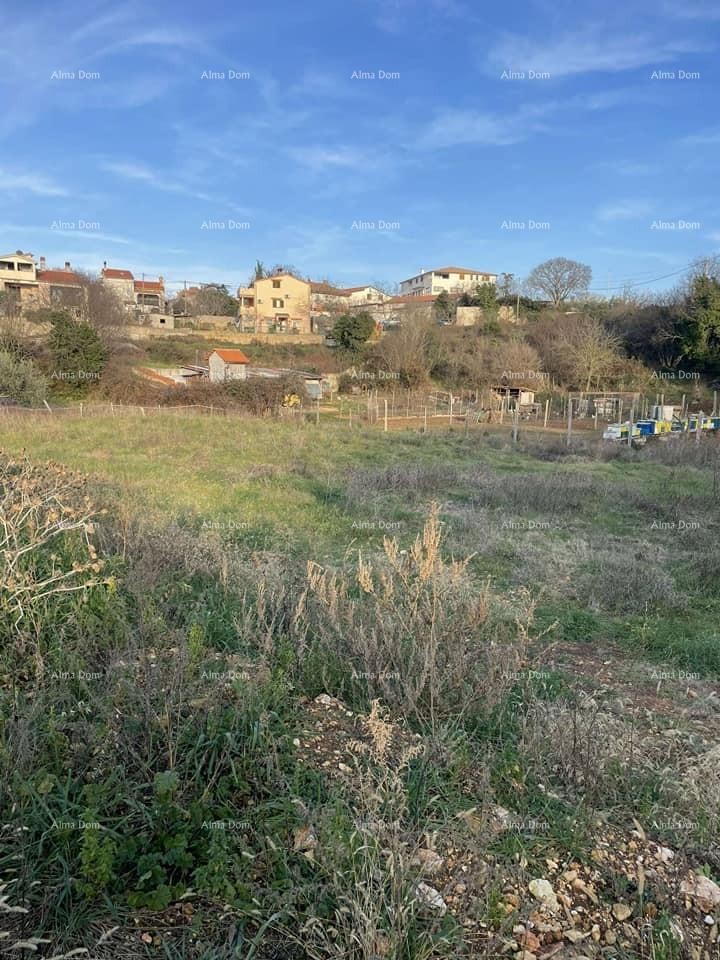 Građevinsko zemljište u centru Loborike! 2