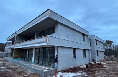 Prodaja - stan u novogradnji s vrtom i  parkirnim mjestom, Rovinjsko selo!