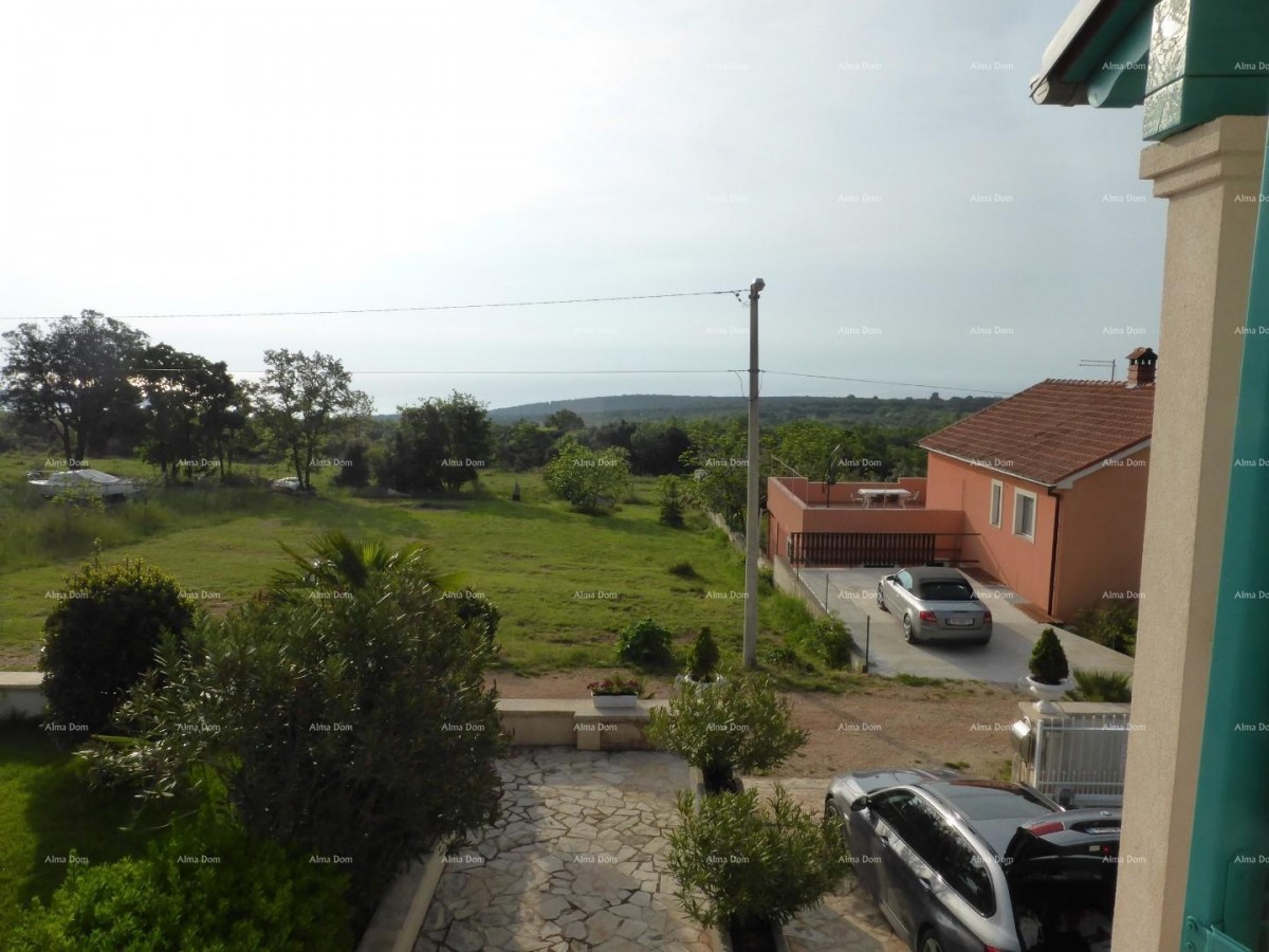 Prodaje se vila, blizina Marčane. 17