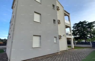 Продажа меблированной квартиры с парковочным местом в отличном месте, Фажана!
