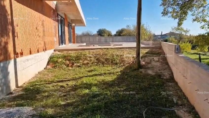 Канфанар, современный дом в стадии Рох-бау 12