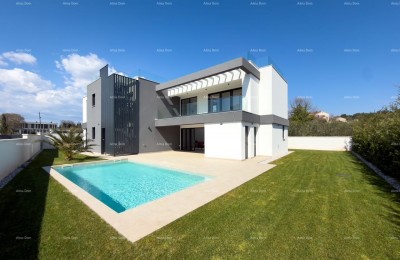 Новая современная вилла рядом с морем!