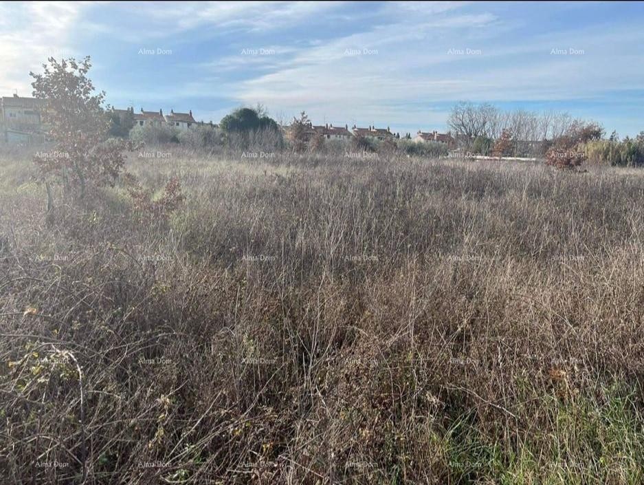 Vendiamo un grande terreno edificabile a Umago 2