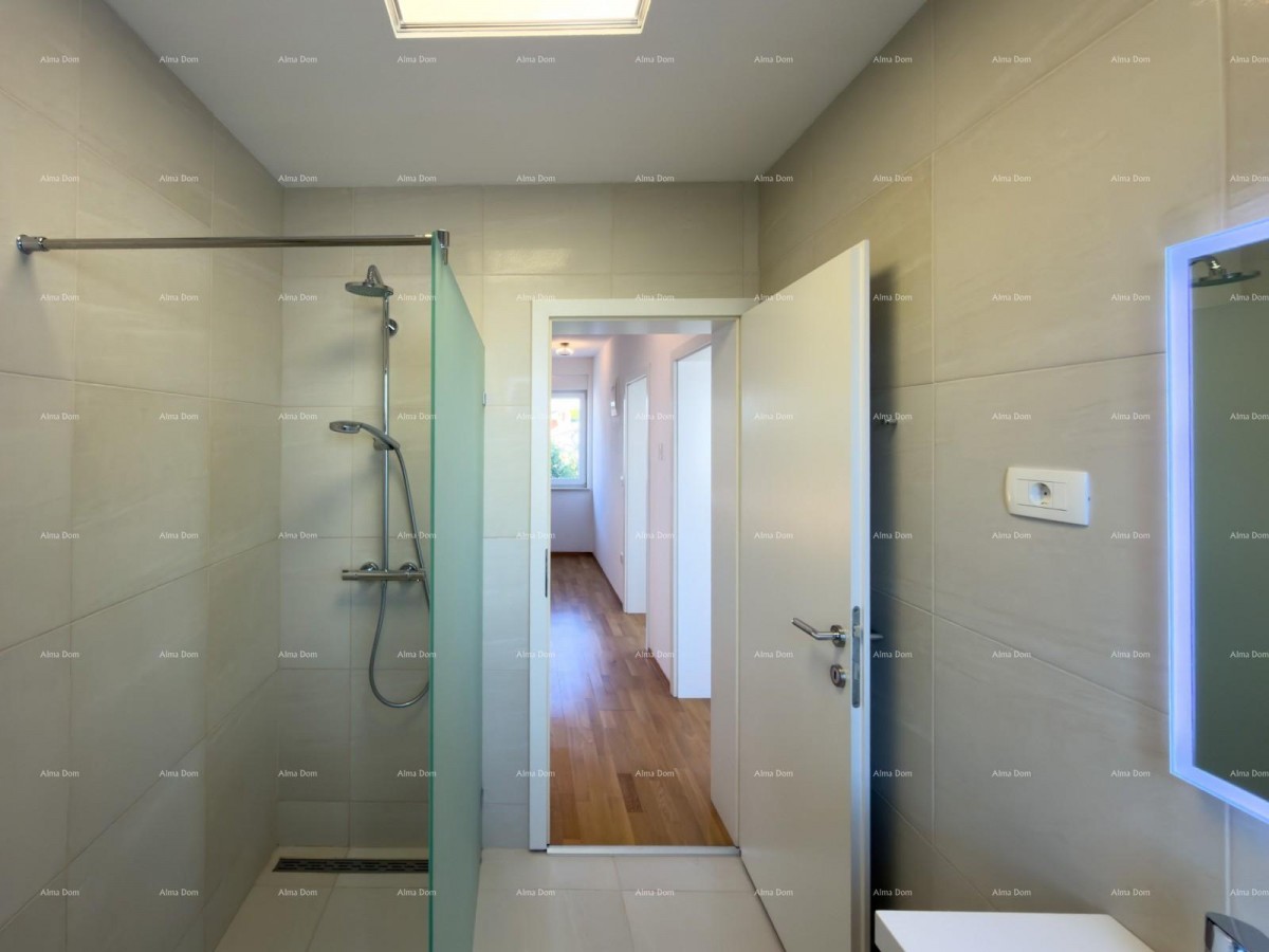 In vendita una casa attraente a Premantura con vista mare. 18