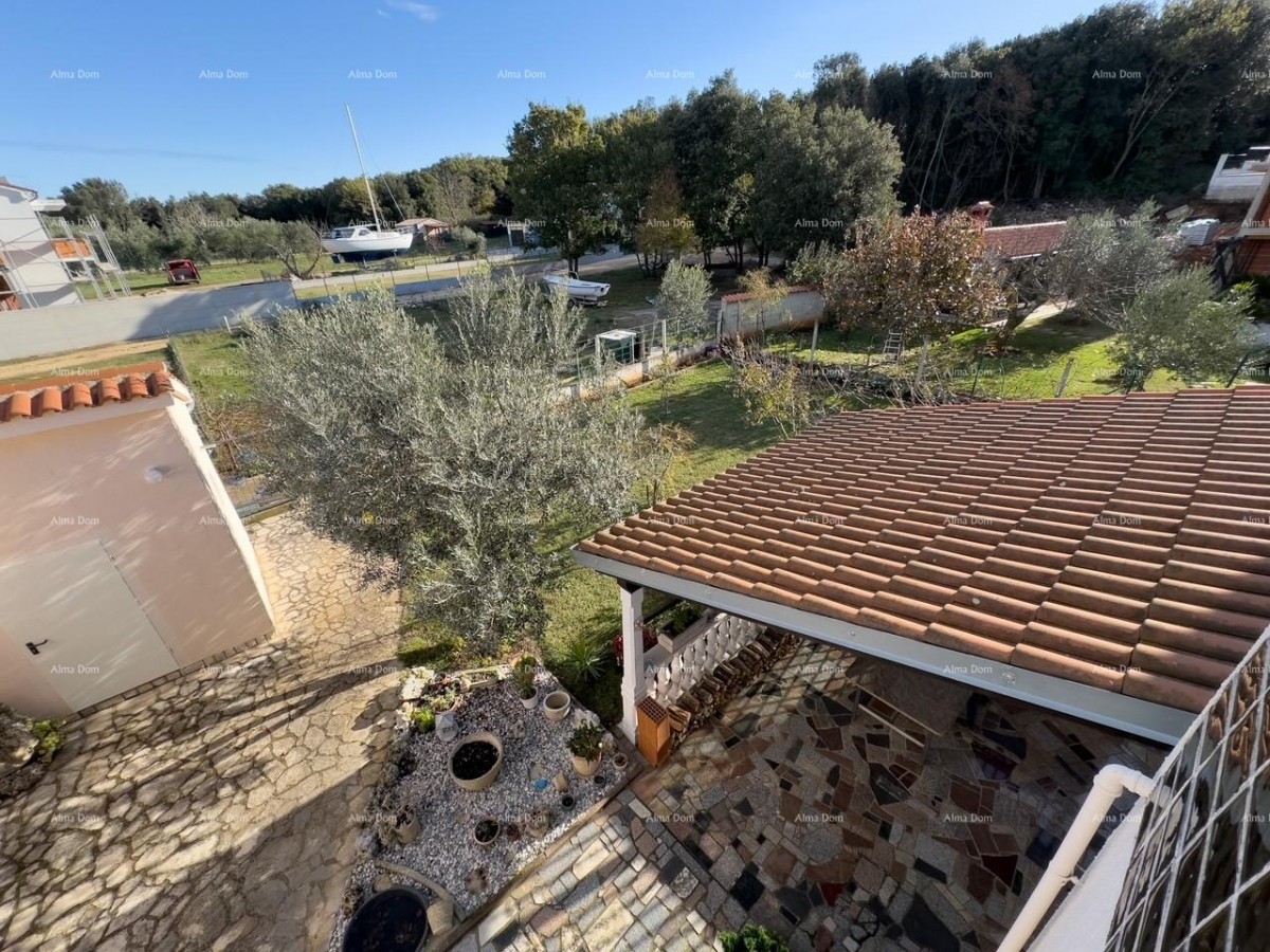 Velika hiša s 4 stanovi - Peščena uvala! 8