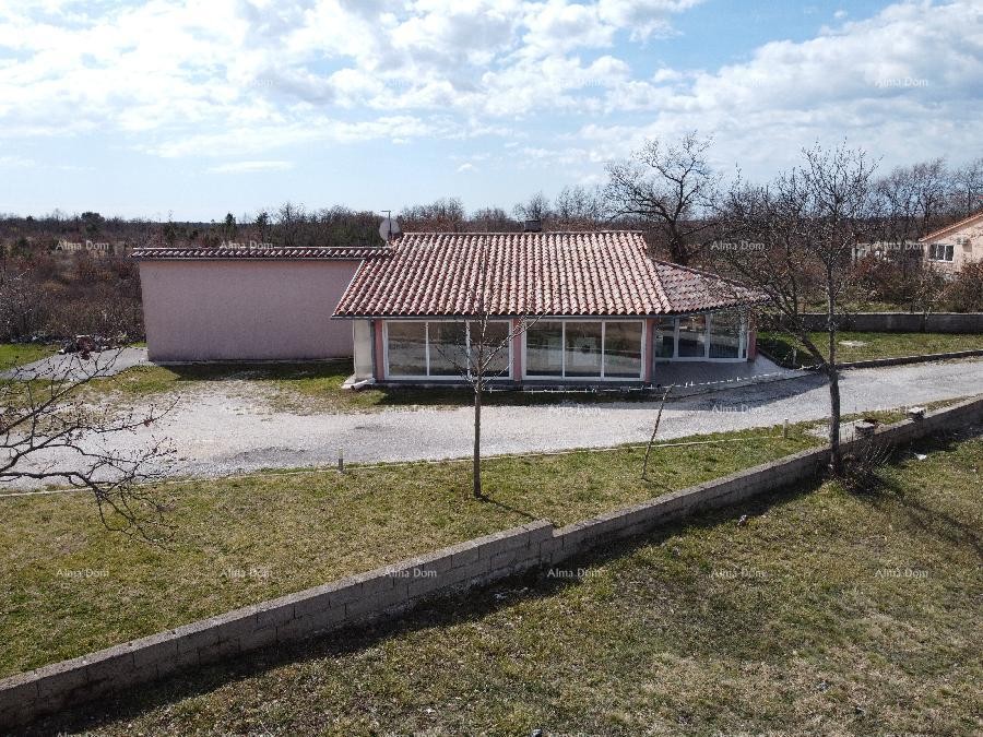 Near Marcana, house on a large plot of 26,000 m2. 2