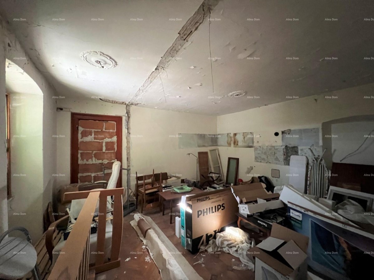 Vendiamo una casa ad uso commerciale e residenziale nel centro di Medulina. 7