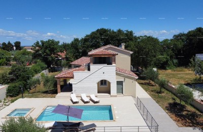 Prodaja - luksuzna vila s bazenom i jacuzzijem na prostranoj okućnici, Marčana!