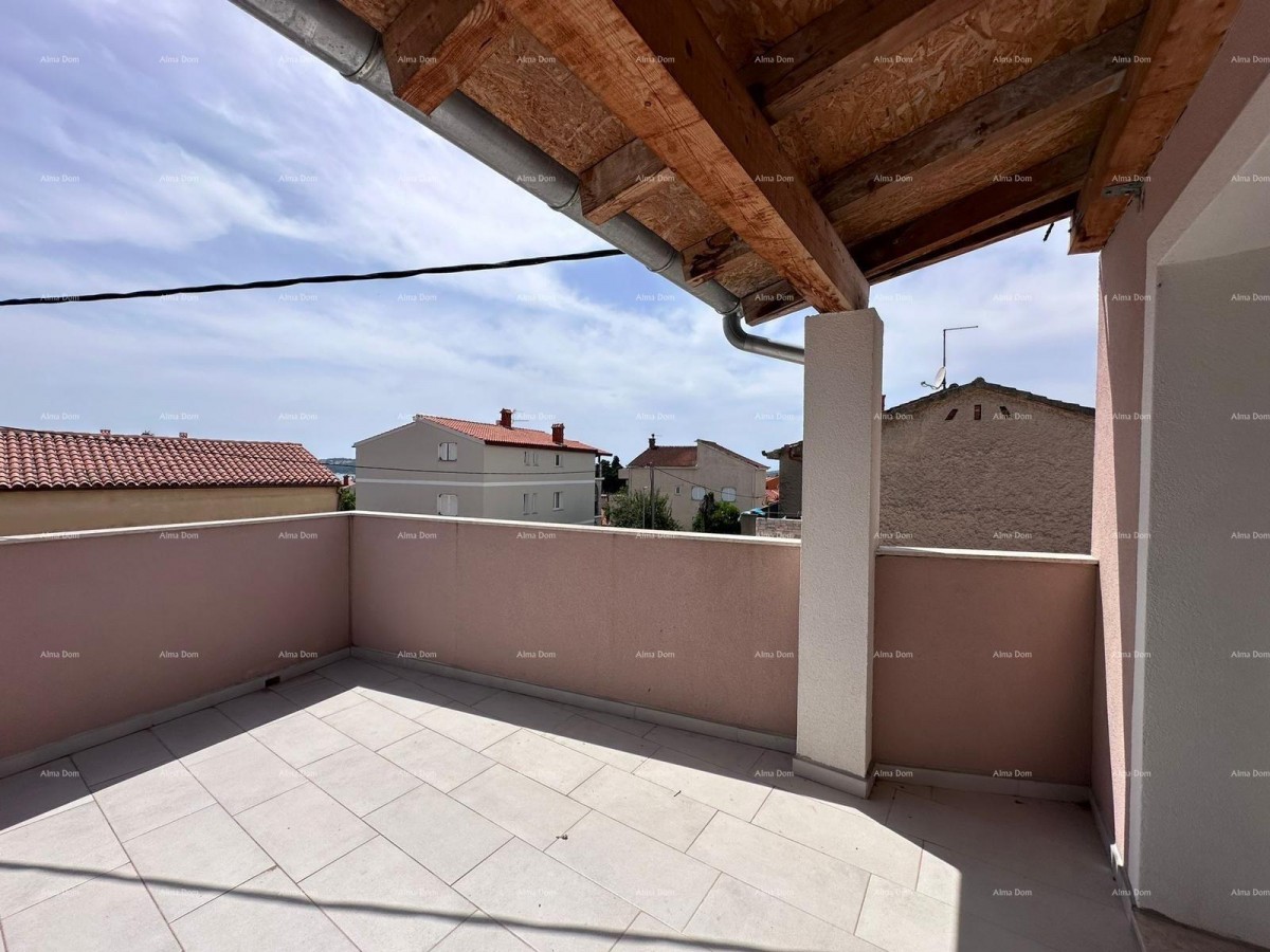 Prodaja fantastične hiše s tremi stanovi v Medulinu! 10