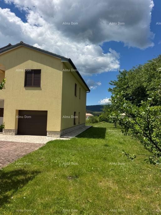 BUZET, PROSTRANA SAMOSTOJEČA HIŠA Z VELIKO OKUŽNICO IN POGLEDOM NA MORJE 11