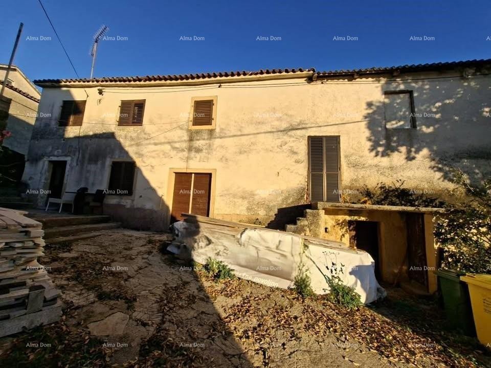 Antica casa in pietra con giardino, vicino a Pazin 1