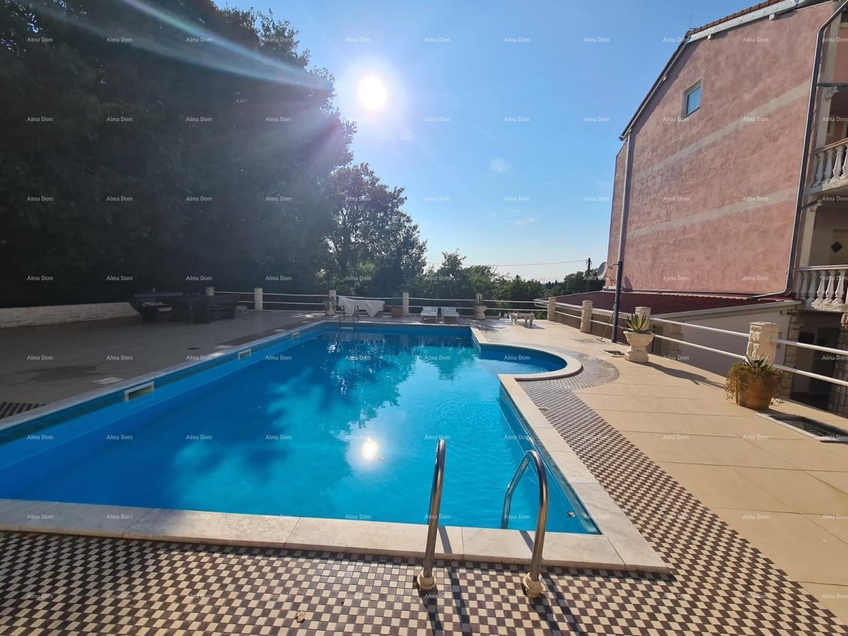 Приземная квартира с лоджией и бассейном. Медулин. 2