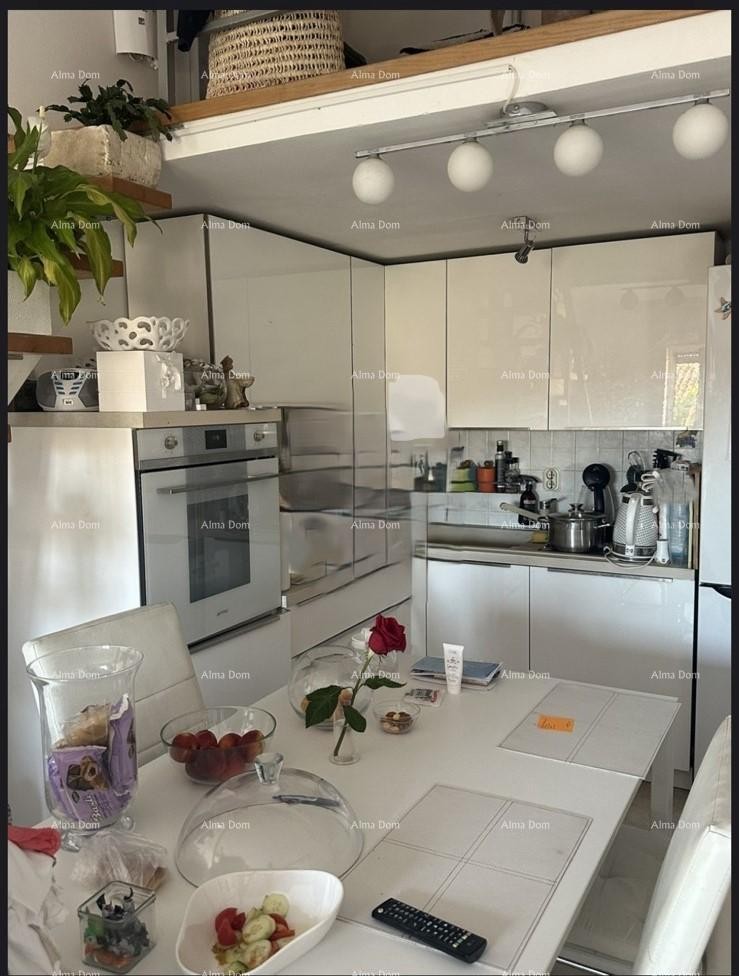 In vendita appartamento su due piani a Pola 4