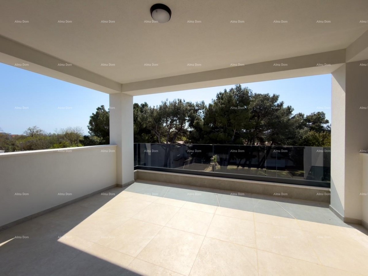 Новая постройка в отличном месте. 1