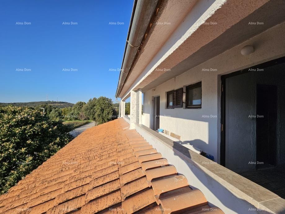 Rovigno: Proprietà vicino alla spiaggia, circondata da pini 1