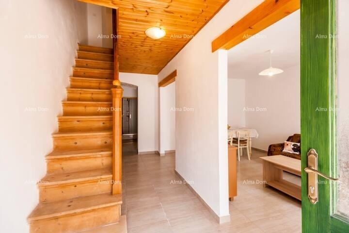 Prodaja lijepo uređene, renovirane istarske kuće s šternom, Marčana! 3
