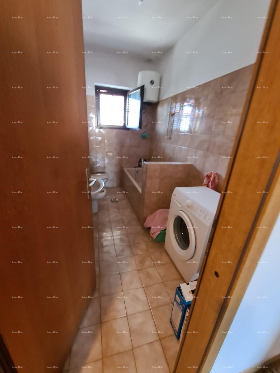 Vendita di una casa con due unità abitative, un edificio accessorio e un garage, Ližnjan! 37