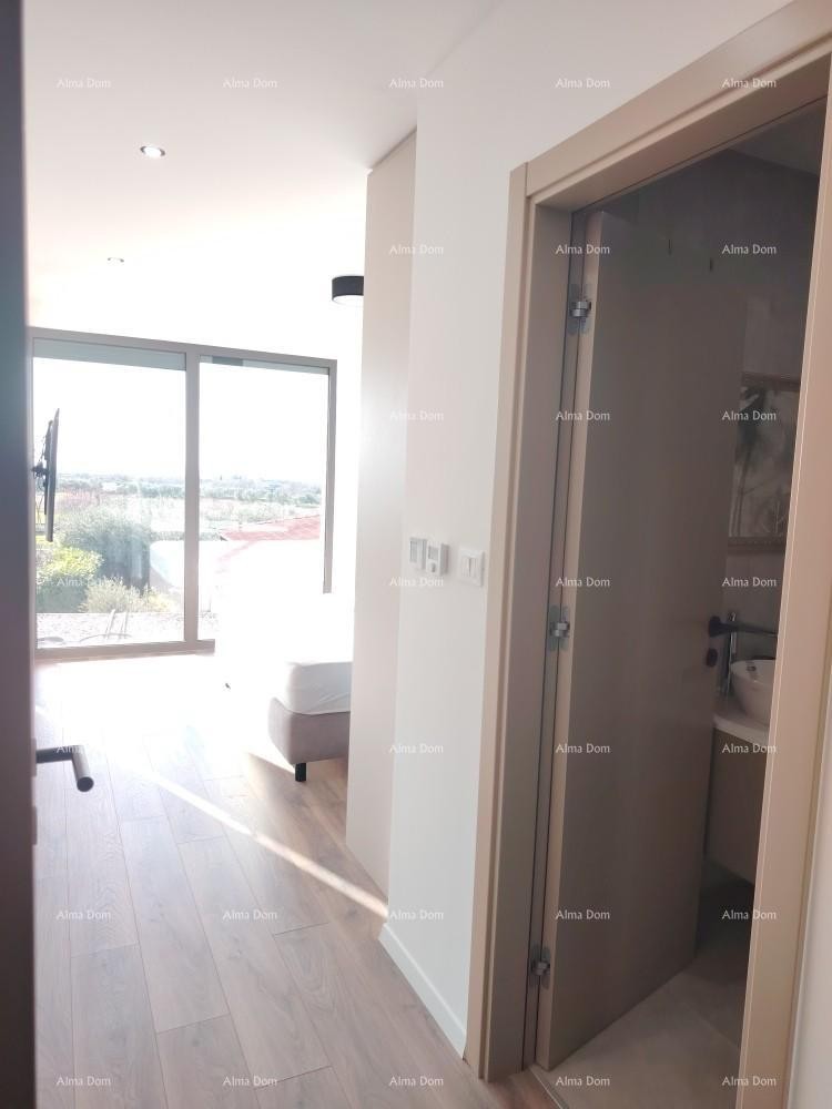 Top-notch three-bedroom apartment with a sea view, furnished 12