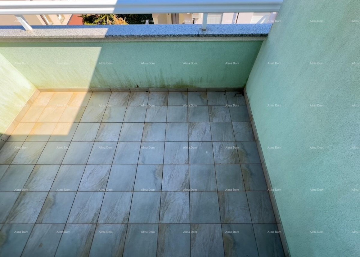 МЕДУЛИН! Студия-апартамент на втором этаже многоквартирного дома. 12