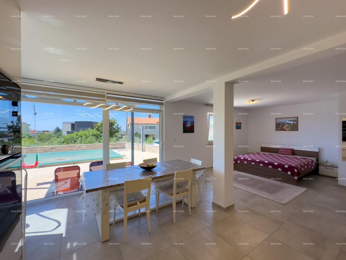 Prodamo stanovanje v pritličju z lastnim bazenom. Medulin 6