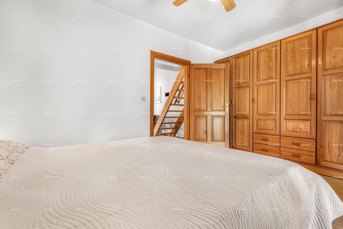 Vendita di due case collegate a Pomer 38