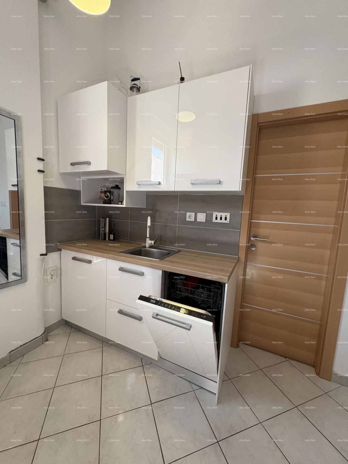 Barbariga – Apartment with Gallery and Sea View, 5 Minutes from the Beach 3