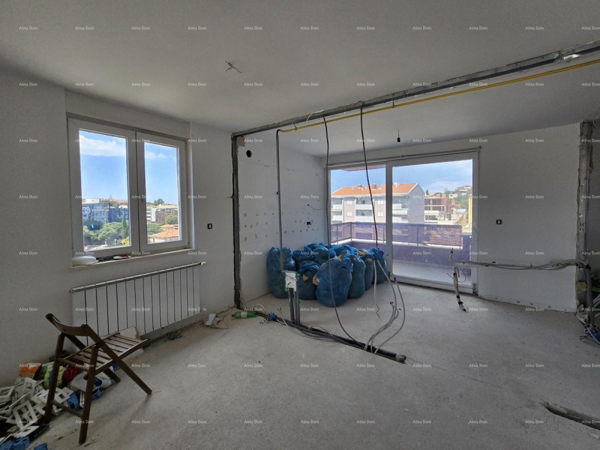PULA – stan u centru s dvije garaže i velikom terasom 3